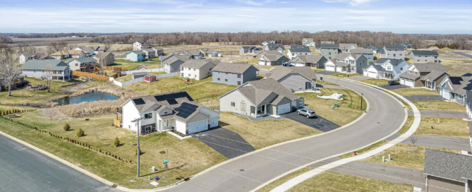 Benefits of Choosing Local Solar Companies Near You for Installation